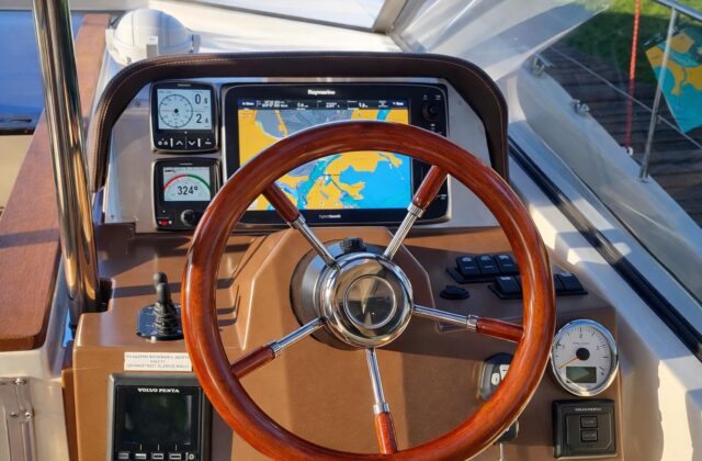 , Rezerwacja Jachtu Nautika 1300