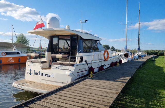 , Rezerwacja Jachtu Nautika 1300