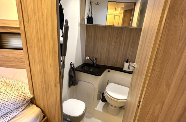 , Reservation of the Futura 40 80 KM yacht (no patent)