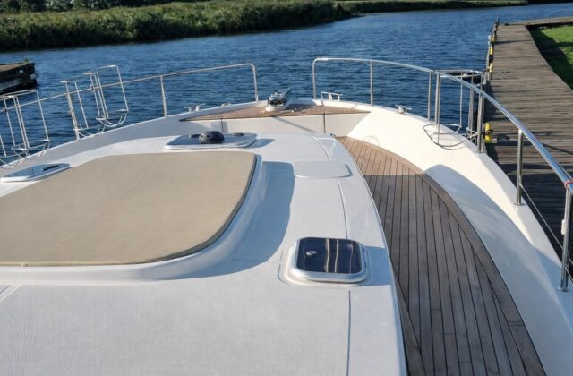 , Rezerwacja Jachtu Nautika 1300