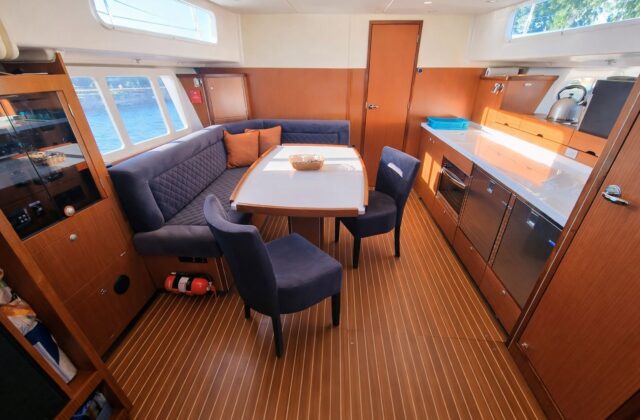 , Rezerwacja Jachtu Nautika 1300