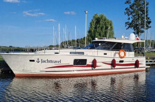 , Rezerwacja Jachtu Nautika 1300