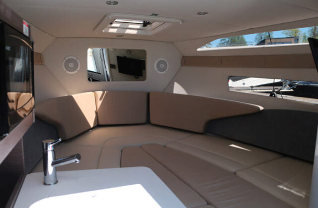 , Yacht booking Bayliner C8