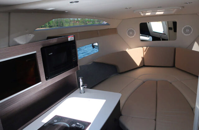 , Yacht booking Bayliner C8