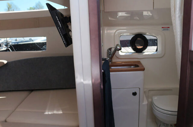 , Yacht booking Bayliner C8