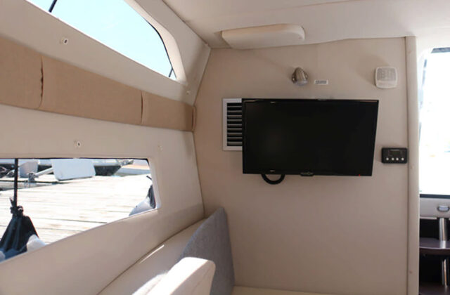 , Yacht booking Bayliner C8