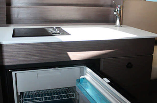 , Yacht booking Bayliner C8