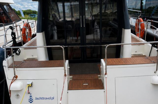 , Rezerwacja Jachtu Nautika 1300